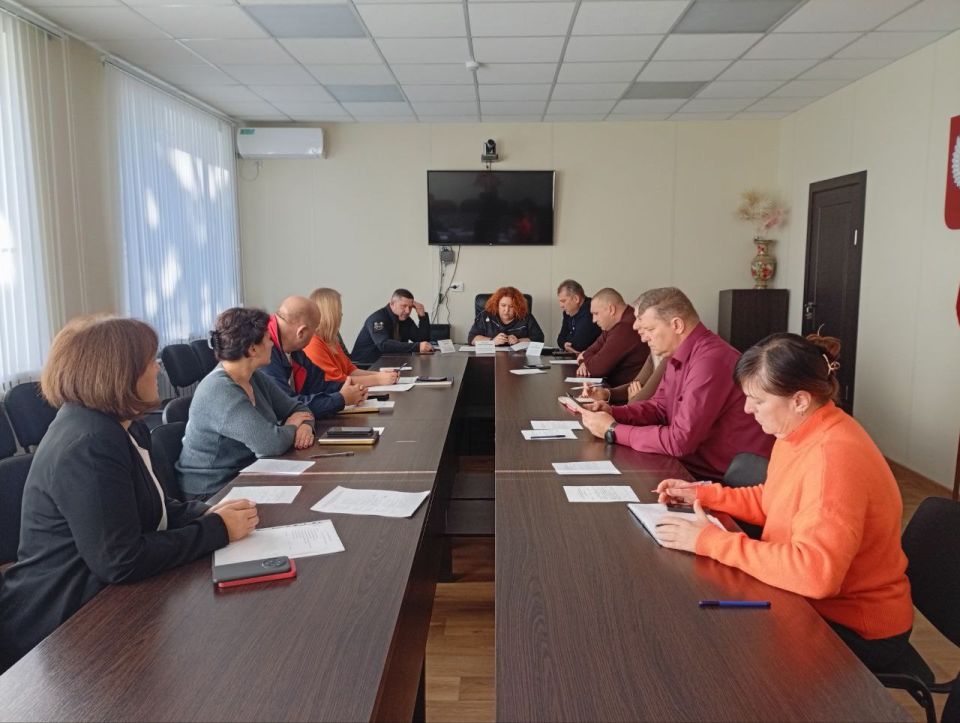 В отдел жилищно-коммунальных услуг управления жилищно-коммунального хозяйства, строительства, муниципальной собственности, развития и инфраструктуры администрации Волновахского муниципального округа: В отдел жилищно-коммунальных услуг управления жилищно-коммунального хозяйства, строительства, муниципальной собственности, развития и инфраструктуры администрации Волновахского муниципального округа: