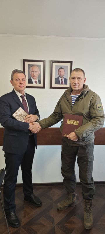 Михаил Желтяков: Сегодня состоялась встреча с известным писателем, поэтом и исполнителем авторской песни Артуром Саяновым Михаил Желтяков: Сегодня состоялась встреча с известным писателем, поэтом и исполнителем авторской песни Артуром Саяновым