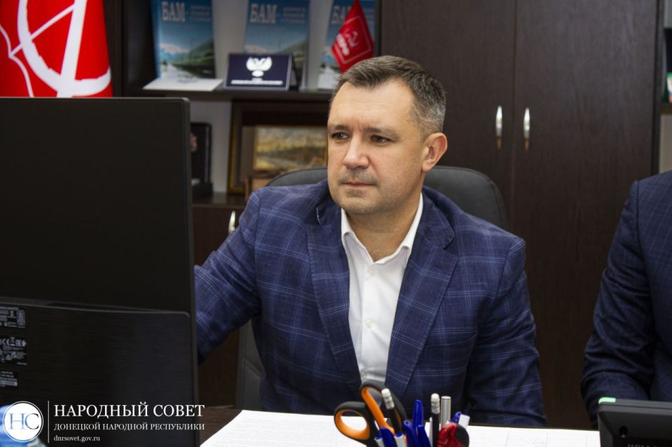 Заместитель Председателя Народного Совета ДНР Николай Сытов в режиме ВКС принял участие в работе круглого стола в Государственной Думе РФ Заместитель Председателя Народного Совета ДНР Николай Сытов в режиме ВКС принял участие в работе круглого стола в Государственной Думе РФ