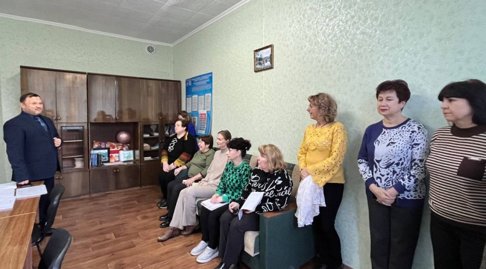 22 октября начальник Управления образования Администрации городского округа Харцызск Николай Осипов провел встречу в коллективе ГБОУ "Средня школа № 24 г.о. Харцызск" 22 октября начальник Управления образования Администрации городского округа Харцызск Николай Осипов провел встречу в коллективе ГБОУ "Средня школа № 24 г.о. Харцызск"