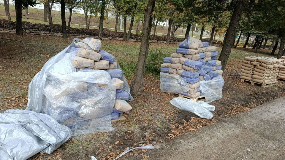 В Кировском продолжается ремонт южной части парка В Кировском продолжается ремонт южной части парка