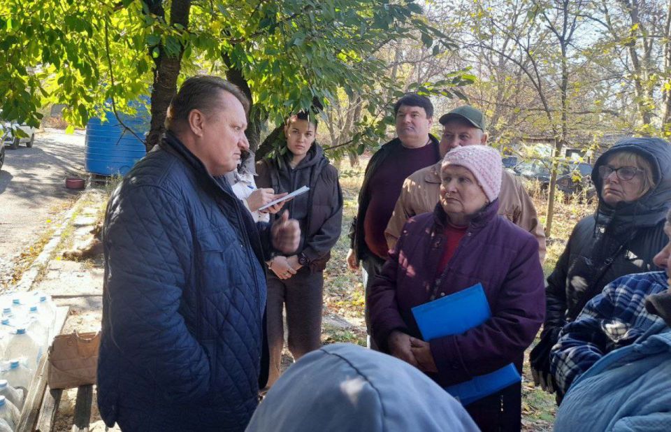 Валентин Левченко: Как и обещал, сегодня в очередной раз встретился с жителями поселка Донецк-Северный, который не так давно был присоединен к Киевскому району Валентин Левченко: Как и обещал, сегодня в очередной раз встретился с жителями поселка Донецк-Северный, который не так давно был присоединен к Киевскому району