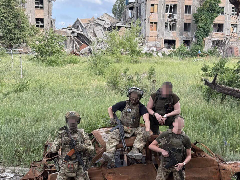 Сырский запретил ВСУ отступать из огневого мешка в Покровске Сырский запретил ВСУ отступать из огневого мешка в Покровске