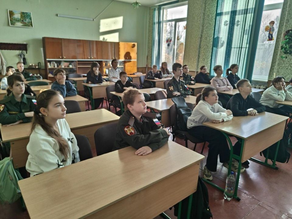Россия — мои горизонты. 23 октября в школах Шахтерского округа в рамках курса «Россия — мои горизонты» прошли практико-ориентированные занятия, в ходе которых учащиеся 6-11 классов знакомились с формулой выбора профессий... Россия — мои горизонты. 23 октября в школах Шахтерского округа в рамках курса «Россия — мои горизонты» прошли практико-ориентированные занятия, в ходе которых учащиеся 6-11 классов знакомились с формулой выбора профессий...