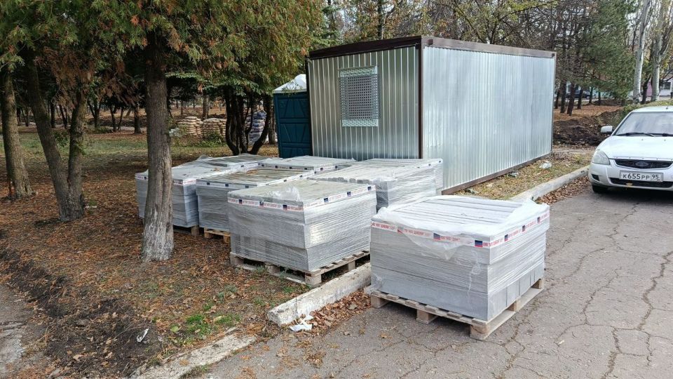 В Кировском продолжается ремонт южной части парка В Кировском продолжается ремонт южной части парка