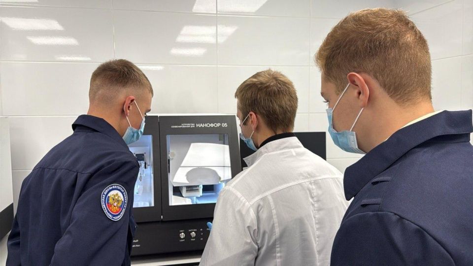 В Донецкой Народной Республике следователи-криминалисты провели экскурсию в лаборатории СЭЦ В Донецкой Народной Республике следователи-криминалисты провели экскурсию в лаборатории СЭЦ
