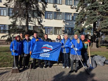 Сегодня в рамках партийного проекта Единой России «Чистая страна» в Ворошиловском районе прошла экологическая акция «Чистый четверг»