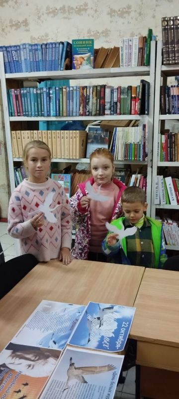 Ежегодно 22 октября отмечается День белых журавлей - памятный день, посвящённый памяти павших на полях сражений во всех войнах Ежегодно 22 октября отмечается День белых журавлей - памятный день, посвящённый памяти павших на полях сражений во всех войнах