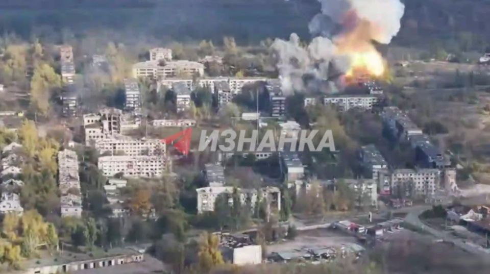 Прилёт ФАБ с УМПК по позиции ВСУшников в Покровске Прилёт ФАБ с УМПК по позиции ВСУшников в Покровске