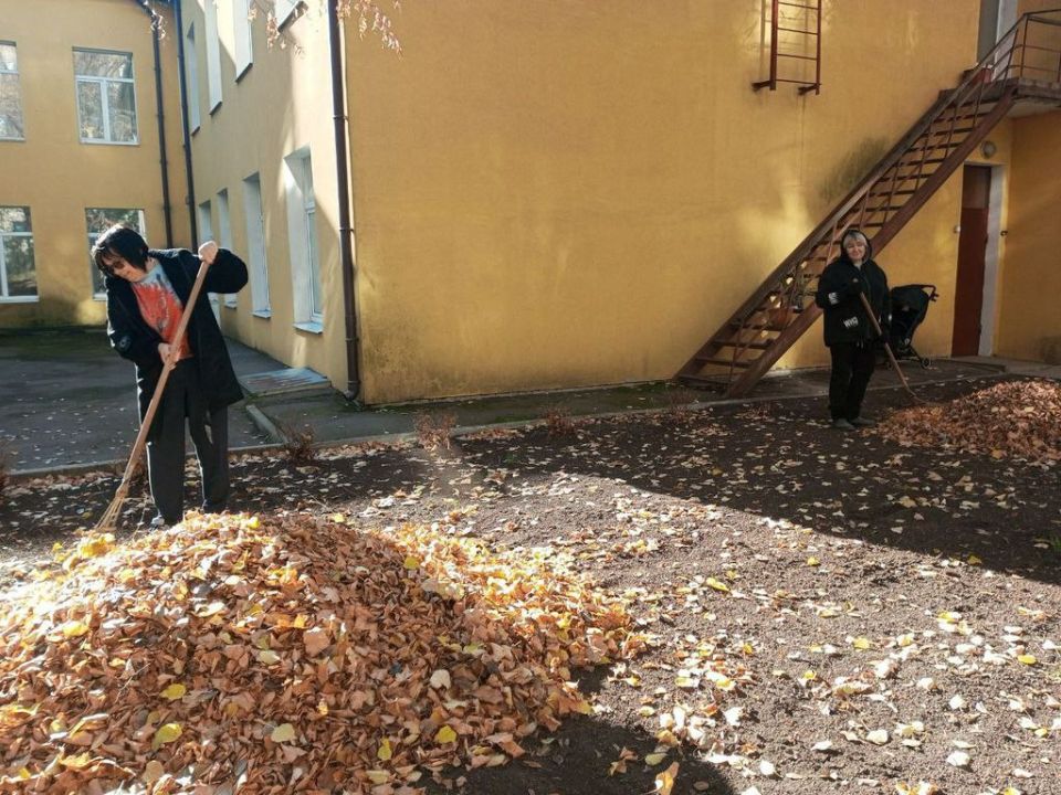 Сегодня, 23 октября 2025 года, в рамках проекта «Городская среда», реализуемого Единой Россией , работники общеобразовательных учреждений Кировского района приняли участие в традиционной экологической акции «Чистый четверг» Сегодня, 23 октября 2025 года, в рамках проекта «Городская среда», реализуемого Единой Россией , работники общеобразовательных учреждений Кировского района приняли участие в традиционной экологической акции «Чистый четверг»