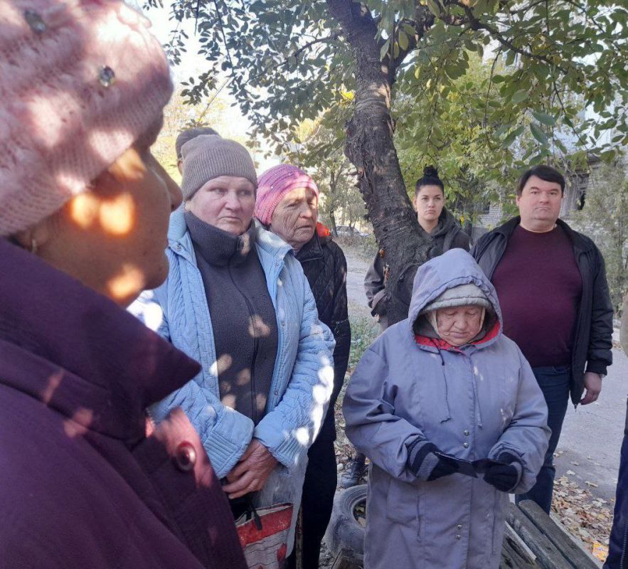 Валентин Левченко: Как и обещал, сегодня в очередной раз встретился с жителями поселка Донецк-Северный, который не так давно был присоединен к Киевскому району Валентин Левченко: Как и обещал, сегодня в очередной раз встретился с жителями поселка Донецк-Северный, который не так давно был присоединен к Киевскому району