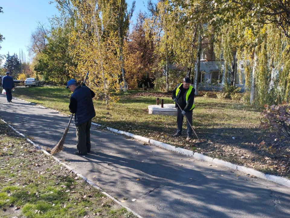 Сегодня, 23 октября 2025 года, в рамках проекта «Городская среда», реализуемого Единой Россией , работники предприятий Кировского района приняли участие в традиционной экологической акции «Чистый четверг» Сегодня, 23 октября 2025 года, в рамках проекта «Городская среда», реализуемого Единой Россией , работники предприятий Кировского района приняли участие в традиционной экологической акции «Чистый четверг»