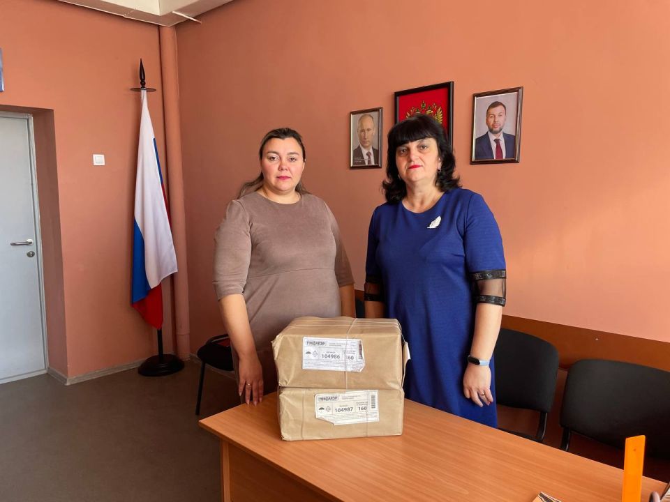 Исполнительный секретарь Мангушского местного отделения партии «Единая Россия» Наталья Михайловна Тосхопаран посетила Бердянскую школу, где встретилась с директором, педагогическим коллективом, учащимися старших классов Исполнительный секретарь Мангушского местного отделения партии «Единая Россия» Наталья Михайловна Тосхопаран посетила Бердянскую школу, где встретилась с директором, педагогическим коллективом, учащимися старших классов