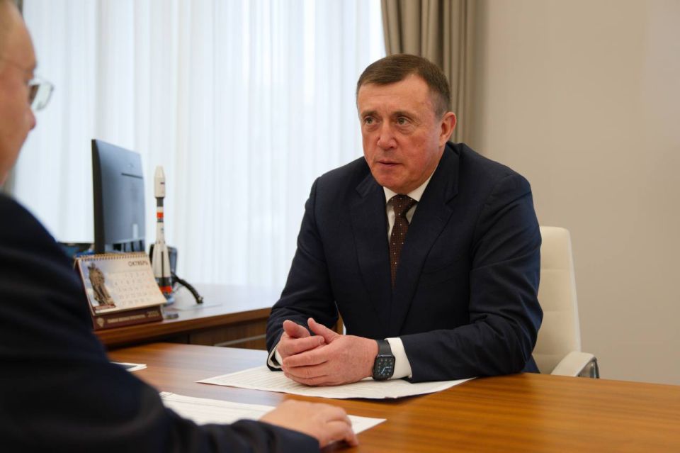 Министр строительства и ЖКХ РФ Ирек Файзуллин провел рабочую встречу с Губернатором Сахалинской области Валерием Лимаренко Министр строительства и ЖКХ РФ Ирек Файзуллин провел рабочую встречу с Губернатором Сахалинской области Валерием Лимаренко