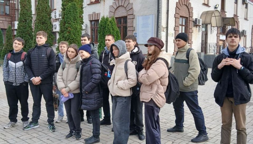 Экскурсия в профессию для ясиноватских школьников: кто обслуживает железнодорожный вокзал Экскурсия в профессию для ясиноватских школьников: кто обслуживает железнодорожный вокзал