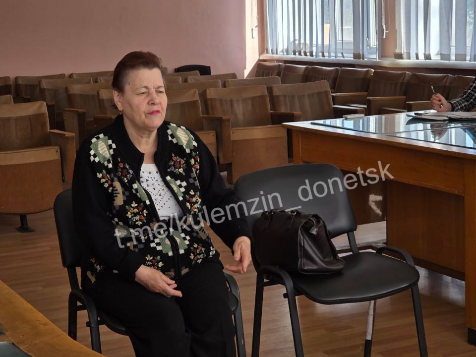 Сегодня советник главы администрации городского округа Донецк провёл приём граждан в общественной приёмной Донецкого городского местного отделения партии «Единая Россия» Сегодня советник главы администрации городского округа Донецк провёл приём граждан в общественной приёмной Донецкого городского местного отделения партии «Единая Россия»