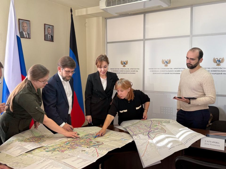 В Минстрое ДНР обсудили предложения ЕИПП по развитию территории Донецка В Минстрое ДНР обсудили предложения ЕИПП по развитию территории Донецка