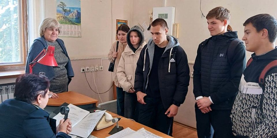 Экскурсия в профессию для ясиноватских школьников: кто обслуживает железнодорожный вокзал Экскурсия в профессию для ясиноватских школьников: кто обслуживает железнодорожный вокзал