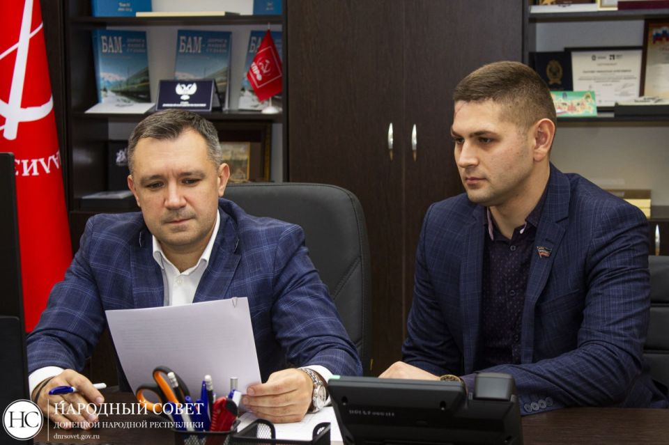 Заместитель Председателя Народного Совета ДНР Николай Сытов в режиме ВКС принял участие в работе круглого стола в Государственной Думе РФ Заместитель Председателя Народного Совета ДНР Николай Сытов в режиме ВКС принял участие в работе круглого стола в Государственной Думе РФ