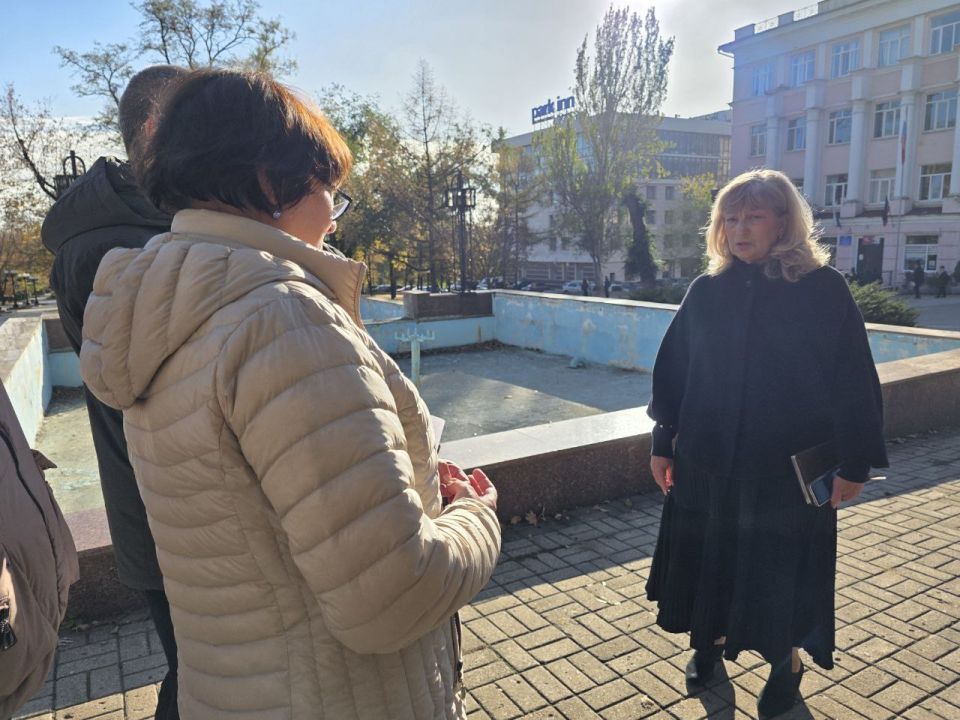 Татьяна Копылова: Сегодня, 23 октября, по поручению Главы Республики Дениса Пушилина и в рамках проекта "УПРАВДОМ" и "Новая школа", реализуемых партией "Единая Россия", встретилась с жителями района Татьяна Копылова: Сегодня, 23 октября, по поручению Главы Республики Дениса Пушилина и в рамках проекта "УПРАВДОМ" и "Новая школа", реализуемых партией "Единая Россия", встретилась с жителями района