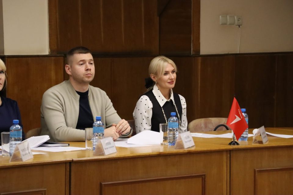 Дарья Морозова: Уполномоченный по правам человека в Донецкой Народной Республике приняла участие в заседании Республиканского координационного совета при Главе Донецкой Народной Республике по взаимодействию с Общероссийским... Дарья Морозова: Уполномоченный по правам человека в Донецкой Народной Республике приняла участие в заседании Республиканского координационного совета при Главе Донецкой Народной Республике по взаимодействию с Общероссийским...
