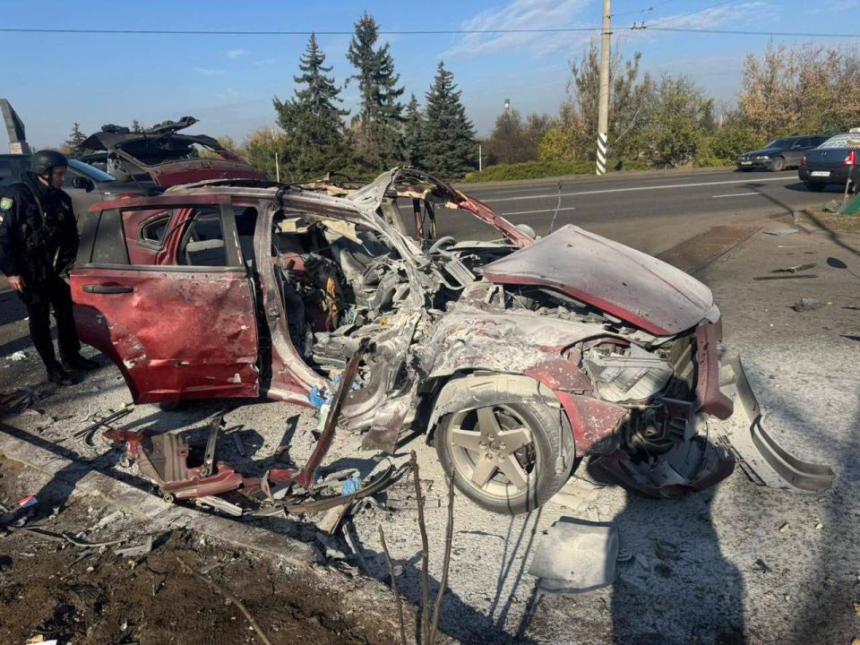 В Краматорске в результате удара дрона-камикадзе (противник пишет про "Ланцет") уничтожена машина, в которой находились пропагандисты бандеровского канала Freedom Елена Губанова и оператор Евгений Кармазин В Краматорске в результате удара дрона-камикадзе (противник пишет про "Ланцет") уничтожена машина, в которой находились пропагандисты бандеровского канала Freedom Елена Губанова и оператор Евгений Кармазин