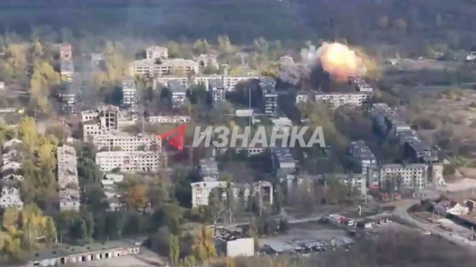 Прилёт ФАБ с УМПК по позиции ВСУшников в Покровске Прилёт ФАБ с УМПК по позиции ВСУшников в Покровске