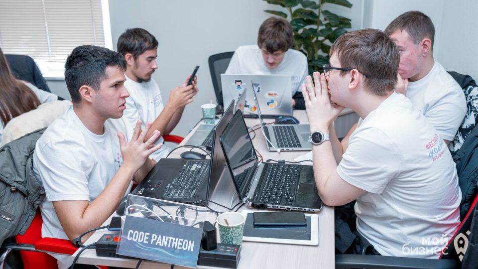 Старт дан! В Донецке открылся первый IT-фестиваль «Код Новороссии» Старт дан! В Донецке открылся первый IT-фестиваль «Код Новороссии»