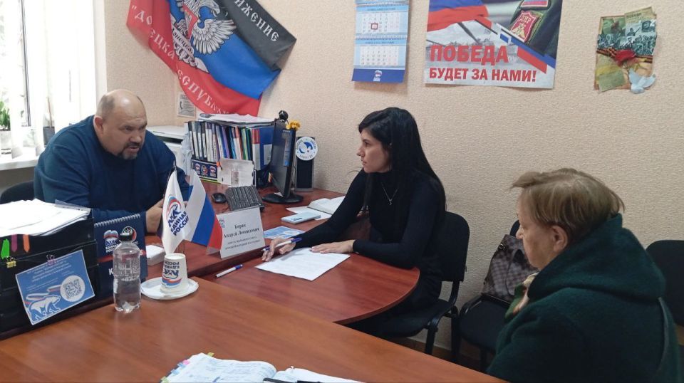 В рамках исполнения поручения Главы ДНР Дениса Пушилина депутат #Комитет_по_здравоохранению_охране_материнства_и_детства Андрей Боряк совместно с руководителем Управы Калининского района Еленой Синецкой провели сход граждан... В рамках исполнения поручения Главы ДНР Дениса Пушилина депутат #Комитет_по_здравоохранению_охране_материнства_и_детства Андрей Боряк совместно с руководителем Управы Калининского района Еленой Синецкой провели сход граждан...
