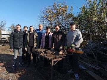 Добрые дела. Женское движение Единая Россия, Совет женщин г. Дебальцево при участии депутата городского совета Натальи Сиренко, председателя общественного совета Руслана Дементиенко и активистов Дебальцевского колледжа...