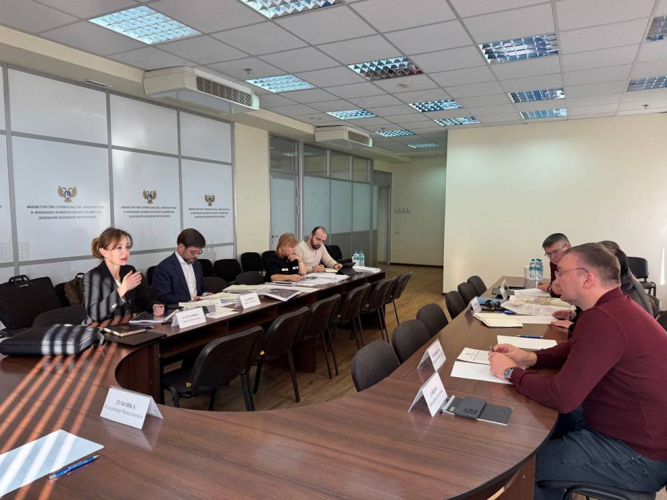 В Минстрое ДНР обсудили предложения ЕИПП по развитию территории Донецка В Минстрое ДНР обсудили предложения ЕИПП по развитию территории Донецка