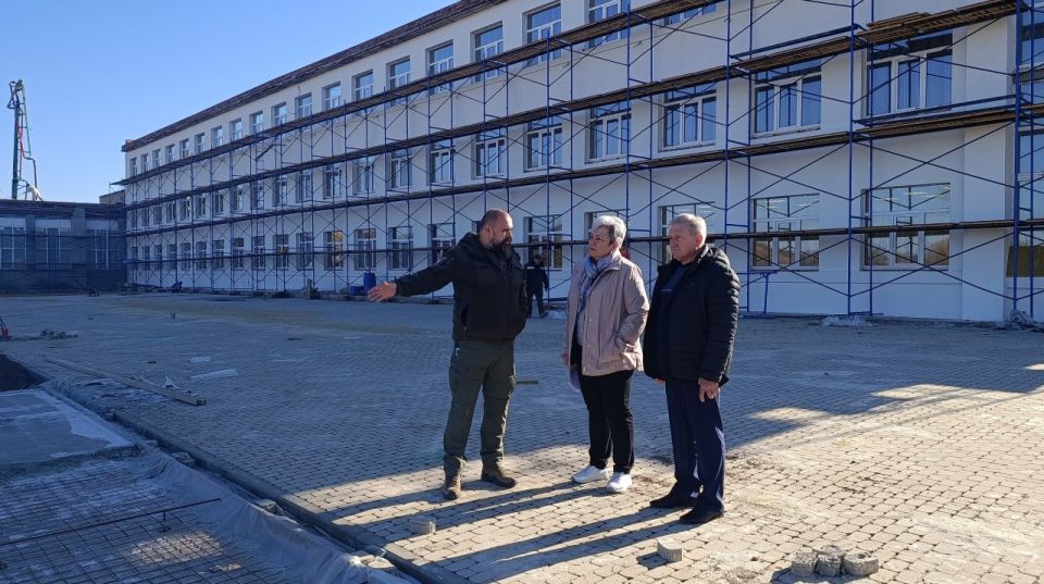 Сегодня Глава муниципального образования Старобешевский муниципальный округ Николай Михайлов с рабочим визитом посетил село Раздольное Сегодня Глава муниципального образования Старобешевский муниципальный округ Николай Михайлов с рабочим визитом посетил село Раздольное