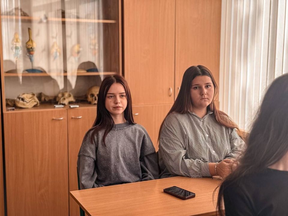 Строим будущее вместе!. Сектор молодежной политики отдела молодежи, спорта и туризма Администрации Старобешевского муниципального округа провел для учащихся ГБОУ «Стыльская школа Старобешевского м.о.» диалог на равных в... Строим будущее вместе!. Сектор молодежной политики отдела молодежи, спорта и туризма Администрации Старобешевского муниципального округа провел для учащихся ГБОУ «Стыльская школа Старобешевского м.о.» диалог на равных в...