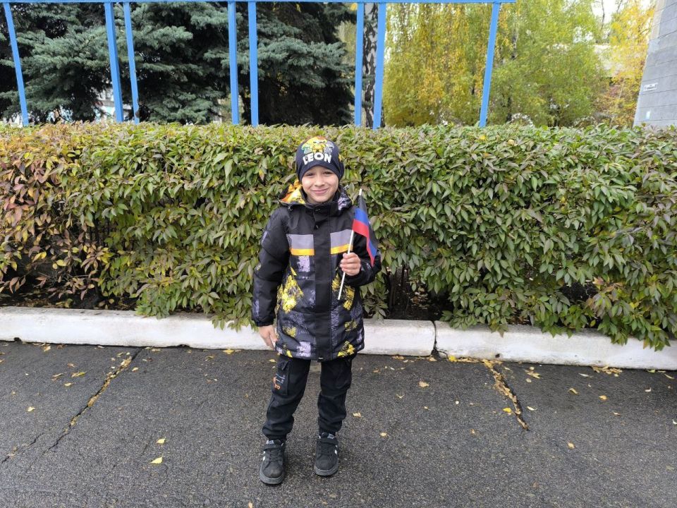 Иван Приходько: В Никитовском внутригородском районе города Горловка прошла патриотическая акция по раздаче флажков Донецкой Народной Республики Иван Приходько: В Никитовском внутригородском районе города Горловка прошла патриотическая акция по раздаче флажков Донецкой Народной Республики