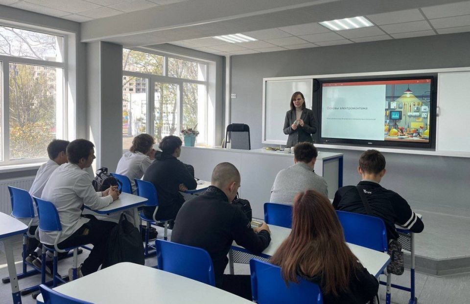 Министр образования и науки ДНР Олег Трофимов подвел итоги третьей недели акции «Учиться в Донбассе» Министр образования и науки ДНР Олег Трофимов подвел итоги третьей недели акции «Учиться в Донбассе»