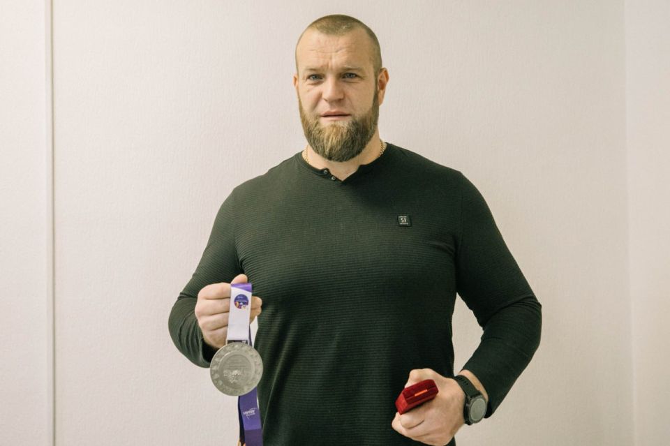 Денис Пушилин поздравил мариупольского спортсмена Александра Белобокова с высоким достижением на Чемпионате мира по легкой атлетике Денис Пушилин поздравил мариупольского спортсмена Александра Белобокова с высоким достижением на Чемпионате мира по легкой атлетике