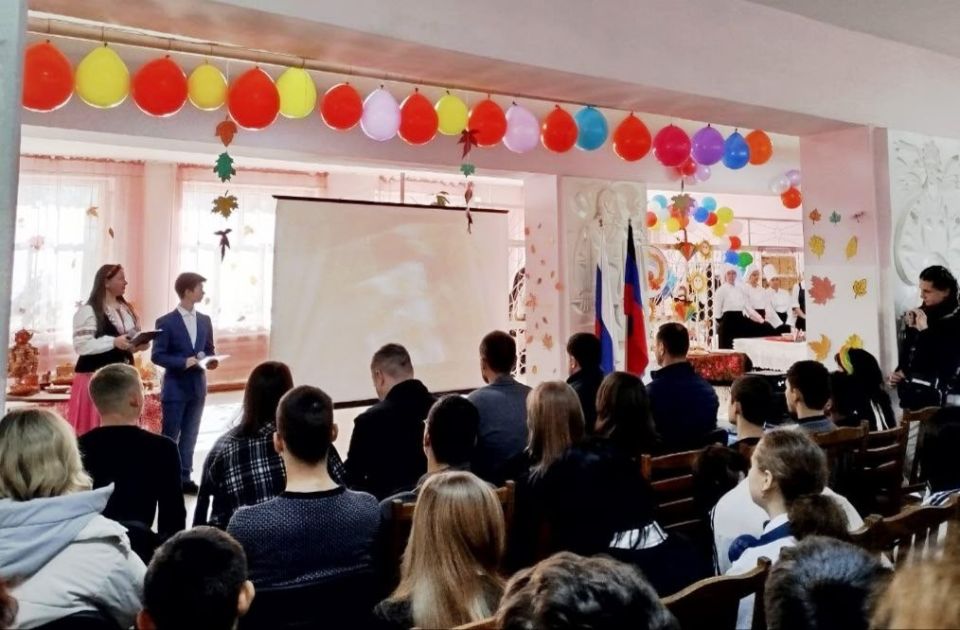 Под знаком единства: в Донецком техникуме прошел фестиваль русской кухни Под знаком единства: в Донецком техникуме прошел фестиваль русской кухни