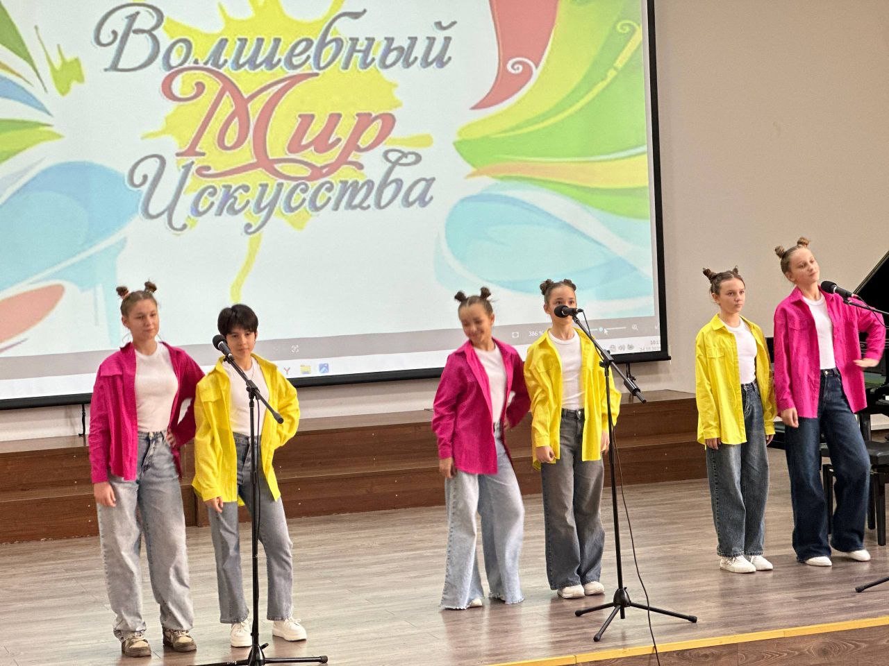 ВОЛШЕБНЫЙ МИР ИСКУССТВА. Сегодня, 24 октября, в ДШИ «Симфония Приморья» состоялось торжественное и волнующее мероприятие – посвящение первоклассников в юные музыканты и художники «Волшебный мир искусства»! С первых минут... ВОЛШЕБНЫЙ МИР ИСКУССТВА. Сегодня, 24 октября, в ДШИ «Симфония Приморья» состоялось торжественное и волнующее мероприятие – посвящение первоклассников в юные музыканты и художники «Волшебный мир искусства»! С первых минут...