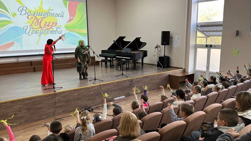 ВОЛШЕБНЫЙ МИР ИСКУССТВА. Сегодня, 24 октября, в ДШИ «Симфония Приморья» состоялось торжественное и волнующее мероприятие – посвящение первоклассников в юные музыканты и художники «Волшебный мир искусства»! С первых минут... ВОЛШЕБНЫЙ МИР ИСКУССТВА. Сегодня, 24 октября, в ДШИ «Симфония Приморья» состоялось торжественное и волнующее мероприятие – посвящение первоклассников в юные музыканты и художники «Волшебный мир искусства»! С первых минут...