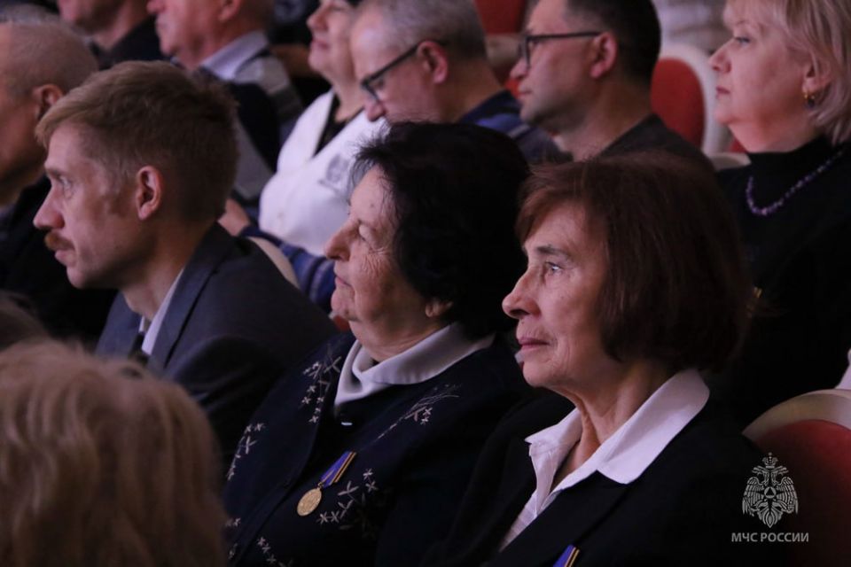 "Научная" сторона спасения: 80 лет научно-технической деятельности института «Респиратор» МЧС России "Научная" сторона спасения: 80 лет научно-технической деятельности института «Респиратор» МЧС России