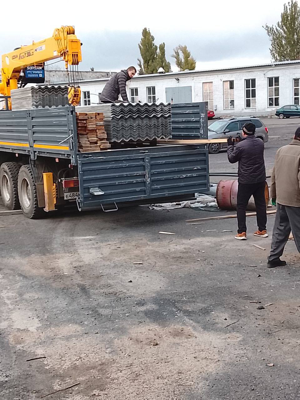 В течение прошедшей недели специалисты Управления капитального строительства и восстановления продолжили активную работу по обеспечению жителей округа необходимыми материалами и проведению обследований поврежденного жилого... В течение прошедшей недели специалисты Управления капитального строительства и восстановления продолжили активную работу по обеспечению жителей округа необходимыми материалами и проведению обследований поврежденного жилого...