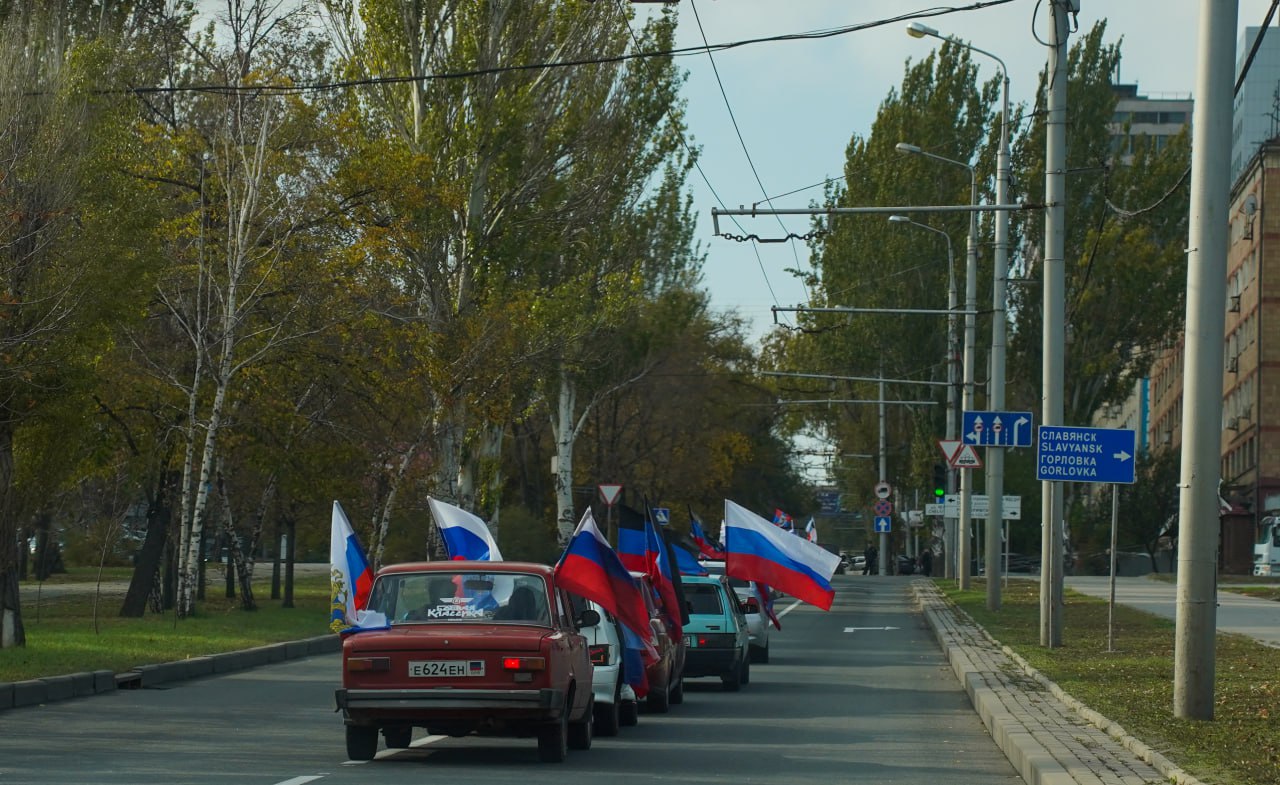 Дорога единства и памяти!. Наша команда присоединилась к автопробегу с Народной Дружиной в честь Дня Флага Донецкой Народной Республики Дорога единства и памяти!. Наша команда присоединилась к автопробегу с Народной Дружиной в честь Дня Флага Донецкой Народной Республики