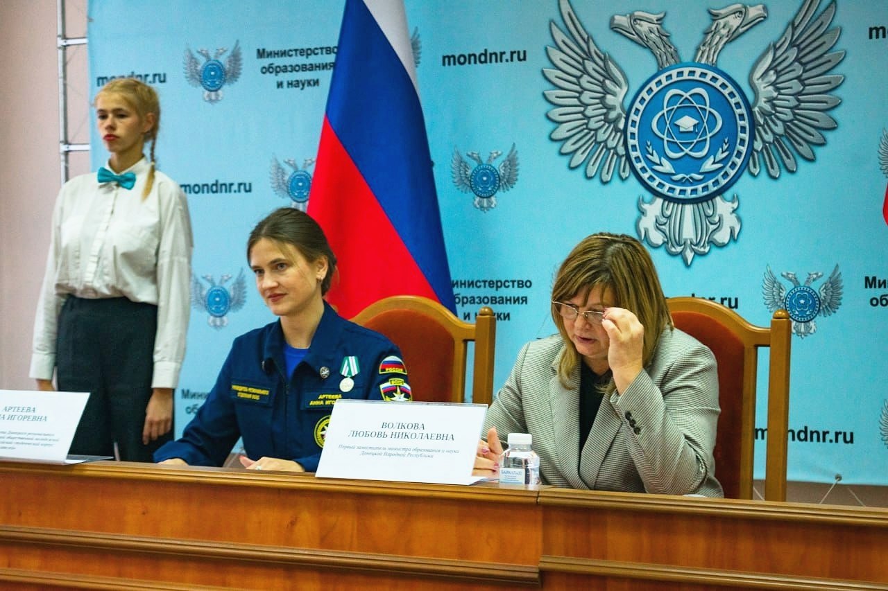 Состоялось торжественное подписание соглашения о взаимодействии между Донецким РО ВСКС и Министерством образования и науки Донецкой Народной Республики Состоялось торжественное подписание соглашения о взаимодействии между Донецким РО ВСКС и Министерством образования и науки Донецкой Народной Республики