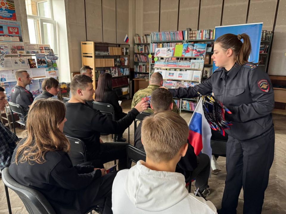 В Донецке полицейские провели профилактические беседы с подростками В Донецке полицейские провели профилактические беседы с подростками