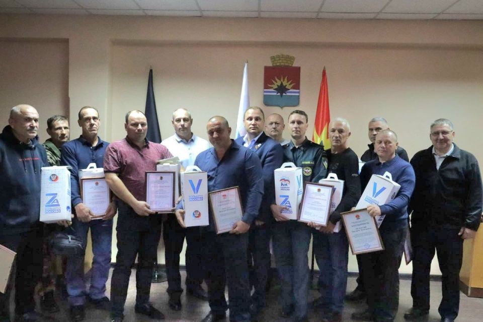 В преддверии Дня работника автомобильного и городского пассажирского транспорта, в администрации городского округа Торез прошло торжественное мероприятие В преддверии Дня работника автомобильного и городского пассажирского транспорта, в администрации городского округа Торез прошло торжественное мероприятие