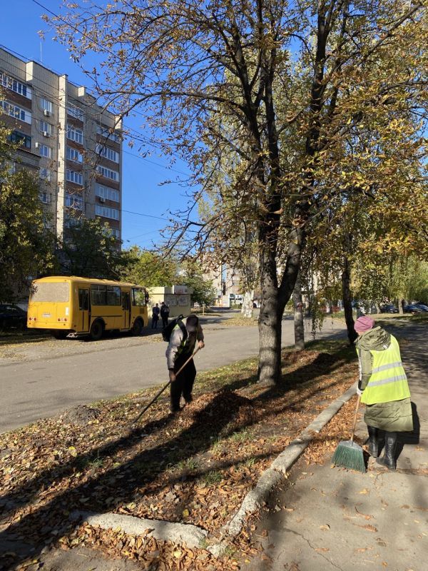 С заботой об округе. За 23.10.2025 года работниками МУП «ЭКОС» АГЯ выполнены следующие виды работ: С заботой об округе. За 23.10.2025 года работниками МУП «ЭКОС» АГЯ выполнены следующие виды работ: