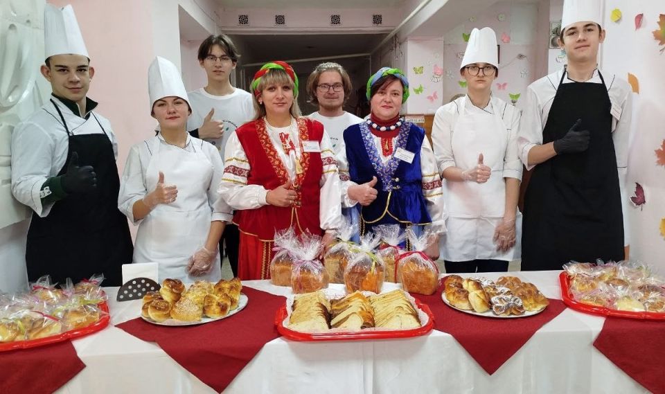 Под знаком единства: в Донецком техникуме прошел фестиваль русской кухни Под знаком единства: в Донецком техникуме прошел фестиваль русской кухни