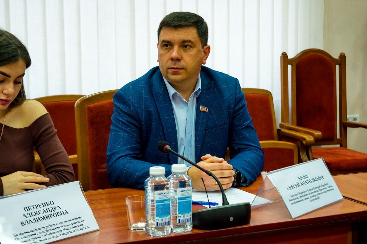 Состоялось торжественное подписание соглашения о взаимодействии между Донецким РО ВСКС и Министерством образования и науки Донецкой Народной Республики Состоялось торжественное подписание соглашения о взаимодействии между Донецким РО ВСКС и Министерством образования и науки Донецкой Народной Республики