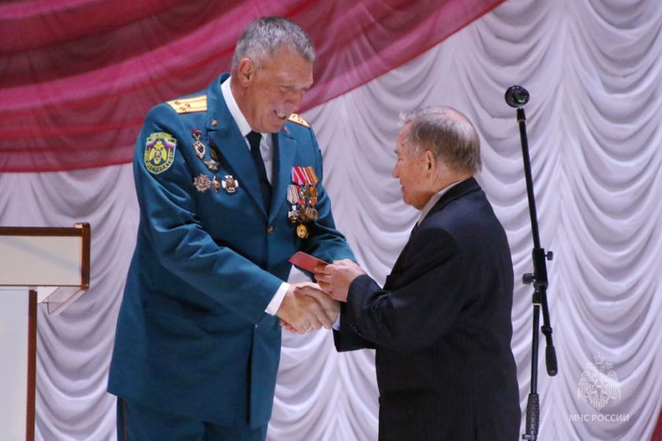 "Научная" сторона спасения: 80 лет научно-технической деятельности института «Респиратор» МЧС России "Научная" сторона спасения: 80 лет научно-технической деятельности института «Респиратор» МЧС России