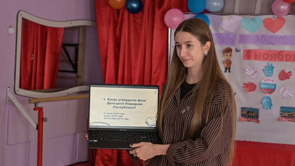 Показали знания. В преддверии праздника сектор молодёжной политики отдела молодёжи, спорта и туризма Администрации Старобешевского муниципального округа провёл в ГБОУ «Придорожненская школа Старобешевского м.о.» викторину ко... Показали знания. В преддверии праздника сектор молодёжной политики отдела молодёжи, спорта и туризма Администрации Старобешевского муниципального округа провёл в ГБОУ «Придорожненская школа Старобешевского м.о.» викторину ко...